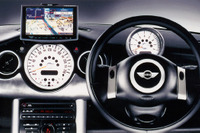 『MINI』にDVDカーナビを設定---ロゴ入りで22万円 画像