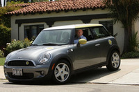 MINI の電気自動車、第1号車をデリバリー 画像