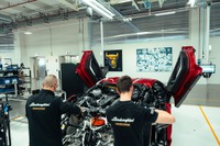 ランボルギーニ、本社全体が博物館に…生産ラインにも60周年記念作品を展示 画像