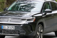 日本導入はある!? ちょうどいいVWのSUV『タオス』、初の大幅改良でデザイン大刷新へ 画像