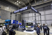 耐摩耗と低電費の両立、TOYO TIRE「ナノエナジーM151 EV」がEVトラックの新時代物流を支える 画像