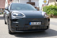 ポルシェの新・電動SUV『カイエンEV』実車を激写! マカンとは顔が違う 画像