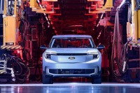 VWと車台を共用、フォード『エクスプローラー』新型はEVに…生産開始 画像
