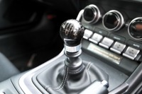 コクピットをスパルタンに演出…HKSから86/GR 86/BRZ/GRヤリスなどに適合の「カーボン・シフトノブ」発売 画像