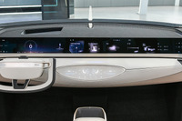 次世代車載ディスプレイはダッシュ全面、「M.VICS 5.0」発表…現代モービス 画像