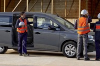 スペース重視、日産『タウンスター・クルーバン』新型を欧州発表…航続278kmのEVも設定 画像