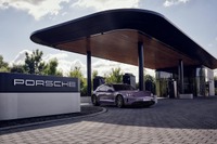 ポルシェがドイツで新たな急速充電ラウンジ開設…最大400kWでチャージ可能 画像