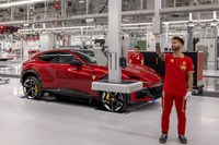 フェラーリ初のEVも生産へ、新工場「eビルディング」稼働開始 画像