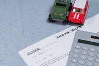 自動車保険料3年連続の引き上げ、2026年以降平均5.7%上げへ［新聞ウォッチ］ 画像