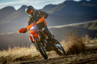 KTM、新型エンデューロモデル「EXCシリーズ」日本発売 126.8万円から 画像