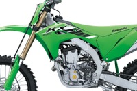 2年ぶりのフルモデルチェンジ、カワサキの競技用モトクロッサー「KX250」 画像