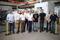 メルセデスベンツ、独工場に新技術センター開設…電動トラック用のモーターを開発 画像