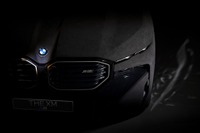 内装だけじゃなく「外装もアルカンターラ」なBMW!? マットで手触りもいい電動SUV『XM』 画像