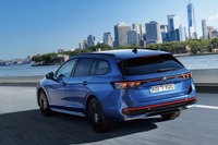 新型はワゴンのみ、VW『パサート』は安全性能も進化、ユーロNCAPで最高評価の5つ星 画像