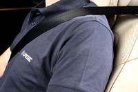 「シート一体型ベルトテンショナー」をZFが発表、乗員保護だけでなく「楽しさ」も実現する新技術 画像