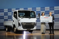 いすゞ、運転手不足の“助っ人”お披露目、南社長「乗用車と同じ感覚で乗れるトラック」強調［新聞ウォッチ］ 画像
