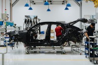 ポルシェ、マレーシアで新型PHEV生産開始…『カイエン』がラインオフ 画像