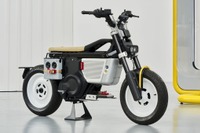 レトロフューチャー風にBMWスクーターをカスタム、『CE 02 × VAGABUND』は意外と実用的? 画像