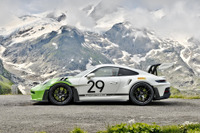栄光の「917」をオマージュ、伝説のドライバーに捧ぐ特別な『911 GT3 RS』発表 画像