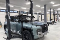 マークラインズ、新ベンチマークセンターを竣工 車両2台を同時に分解できる設備 画像
