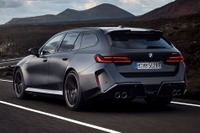 BMW、『M5ツーリング』新型を正式発表…727馬力のMハイブリッド搭載 画像