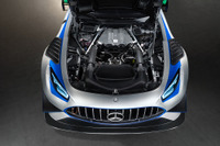 最後の自然吸気V8エンジンを搭載、伝説のレース車両をモチーフにした限定13台のメルセデスAMG GT3 画像