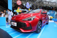 MGの新型ハイブリッド車「MG3 HYBRID+」発表、満タンで800km走れるとアピール 画像