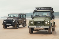 旧『ディフェンダー』が新車で発売! 価格は3600万円からの衝撃「レストアの頂点を追求する」 画像
