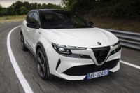 アルファロメオの新SUV『ジュニア』、ドイツで「デザイントロフィー」受賞 画像