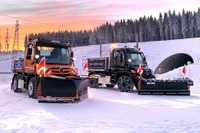 「冬のスペシャリスト」ウニモグ除雪車、中型シリーズ「U327」に登場 画像