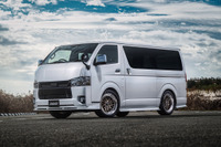 あのハイエースが高級車に?!レイズ ホムラ「2×9L-RA」が見せる新世界に陶酔 画像