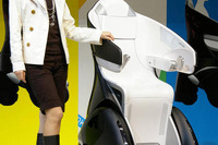 トヨタ i-REAL、セントレア空港の警備・案内に導入 画像