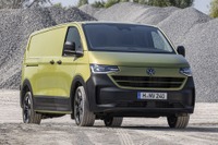 VW『トランスポーター』新型を世界初公開、荷室、経済性が全方位で進化 画像