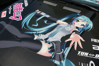 【東京スペシャルインポートカーショー09】リッチな痛車に来場者もクギ付け!? 画像