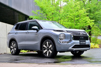 三菱『アウトランダーPHEV』大幅改良、EV航続は106kmに…526万3500円から 画像