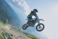 若者向け電動モトクロス、ハスクバーナ『EE 5』2025年モデル発表 画像