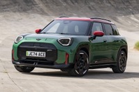「ゴーカートモード」でブースト可能! MINIの電動SUV『エースマンJCW』誕生…パリモーターショー2024 画像
