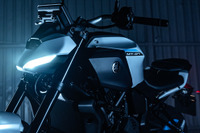 “鉄仮面”デザイン採用で走りも進化! 新型ヤマハ『MT-07』、クラッチ操作が必要ない次世代MT搭載へ 画像