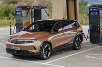 オペルの最上位SUV『グランドランド』、新型は全車電動化…EVは航続700km 画像