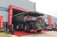 世界最大のハイブリッド、鉱山トラック初公開…10月の新型車まとめ 画像