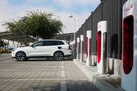 ボルボのEV、テスラのスーパーチャージャーで充電可能に…北米1万7800基以上で 画像