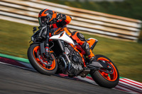 ［15秒でわかる］KTM『990デューク R』2025年モデル…車両重量190kgで130psを発揮 画像