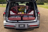 テールゲート開けたらパーティ会場、インフィニティ『QX80』がロールス風カスタム…SEMAショー2024 画像