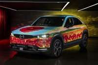 マツダ『MX-30』のロータリーEV、英追悼レースに特別デザインで登場へ 画像