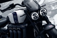 2500ccエンジンのトライアンフ『Rocket 3』に世界500台限定車、伝説のスタントマンに敬意…342.9万円から 画像