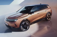 オペルの新型電動SUV『グランドランド』、EVは最大700km走行可能…欧州発売 画像