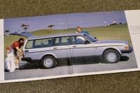 ボルボといえば『240』、「空飛ぶレンガ」は小回りも魅力だった【懐かしのカーカタログ】 画像