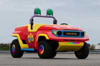 『FJクルーザー』がモチーフ、子供向け音楽グループのステージカー『ビッグレッドユーテ』をトヨタが開発 画像