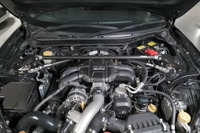 ほどよい「しなり」でしっとり上質な乗り味に、HKS『GR86/BRZ』用カーボンブレース発売 画像