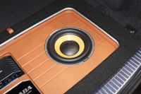 <新連載>ドアスピーカーの限界突破! カーオーディオで「サブウーファー」が必須なワケ【低音強化のススメ】 画像